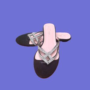 Forever Women’s Rhinestone Bling Thong Sandals Black Size 7.5 slip on NWOT